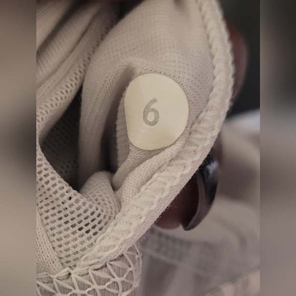 2/27 Lululemon Twist & Toil Sport Bra.  Size 4 - Picture 4 of 4